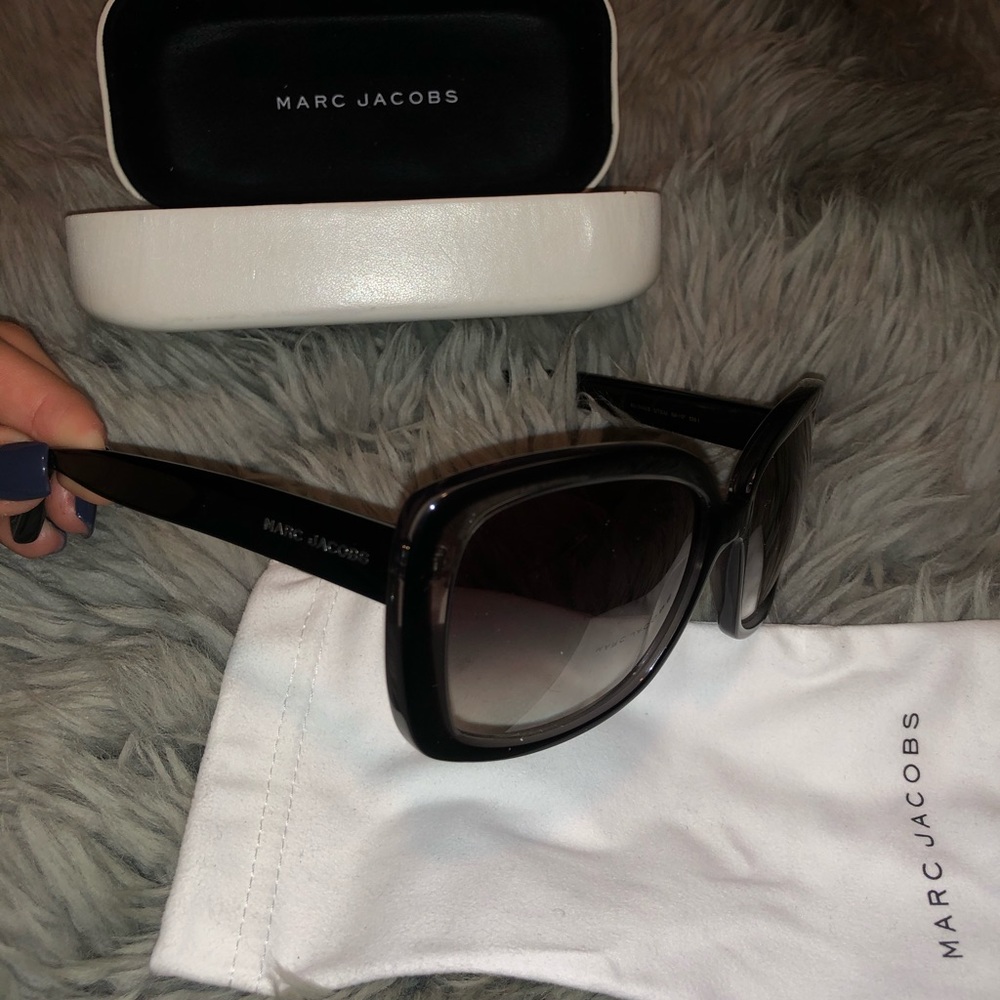 MARC JACOBS Sunglasses🖤 - Picture 3 of 7